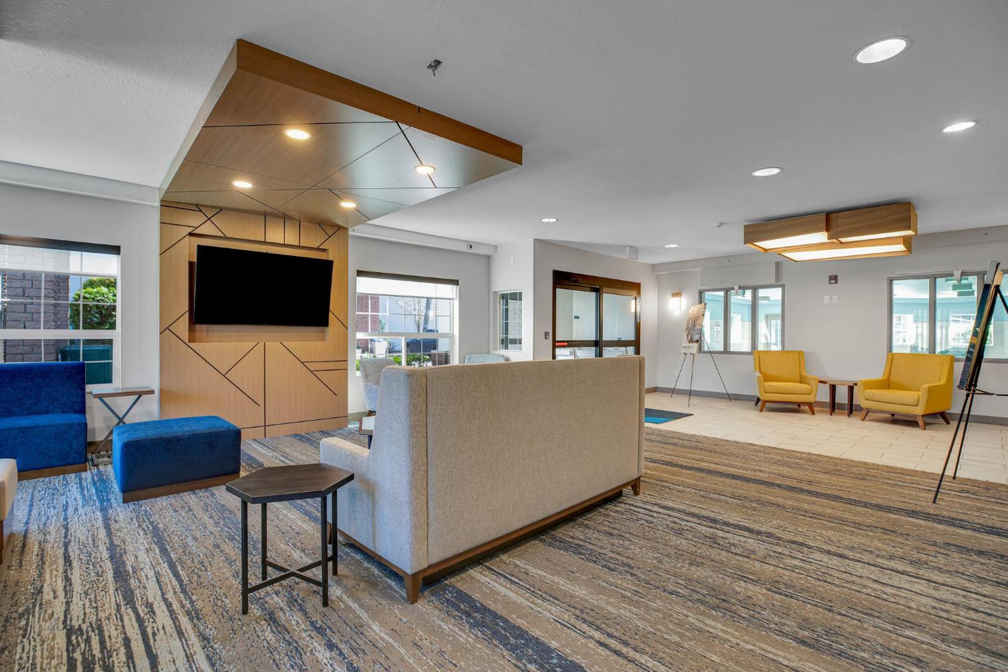 Holiday Inn Express Hotel & Suites Portland - Jantzen Beach By Ihg Exterior photo