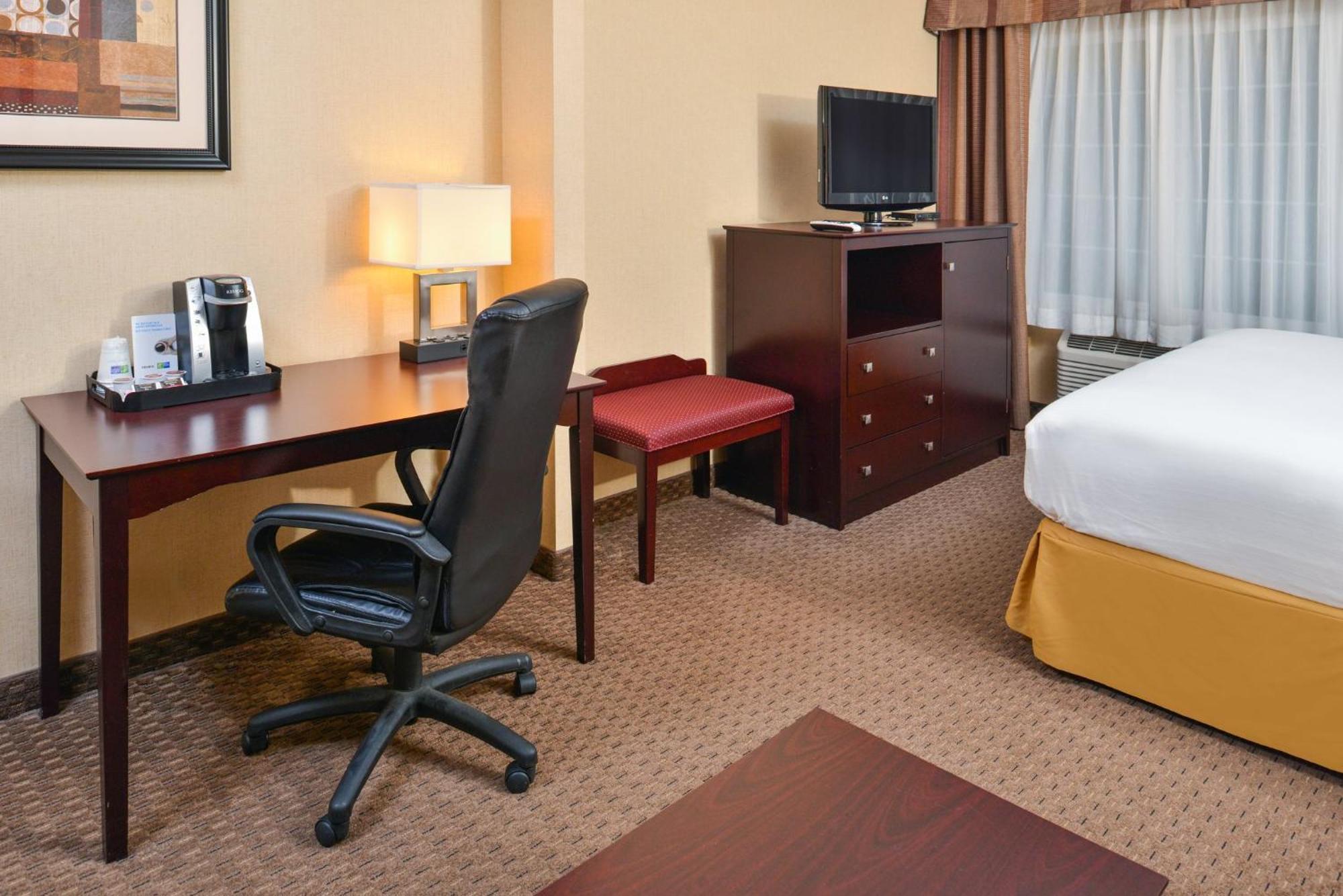 Holiday Inn Express Hotel & Suites Portland - Jantzen Beach By Ihg Exterior photo
