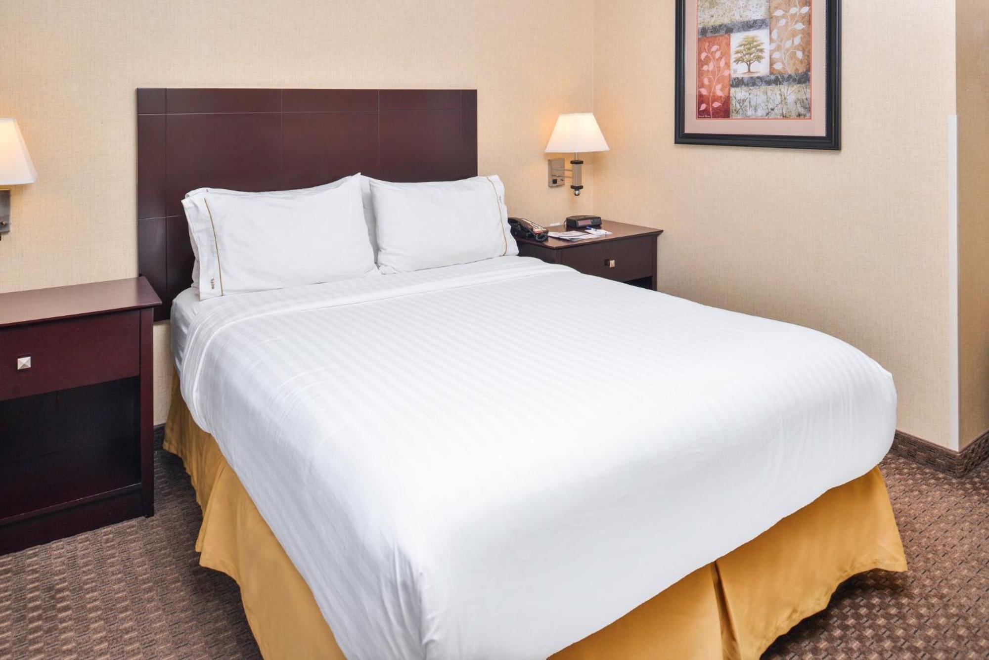 Holiday Inn Express Hotel & Suites Portland - Jantzen Beach By Ihg Exterior photo